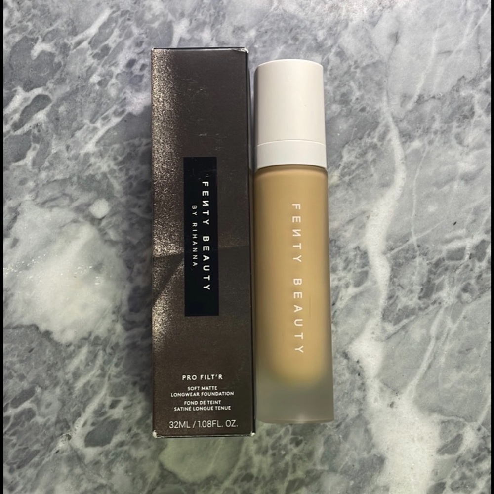 Fenty Beauty Pro Filt’r Soft Matte Foundation 235
